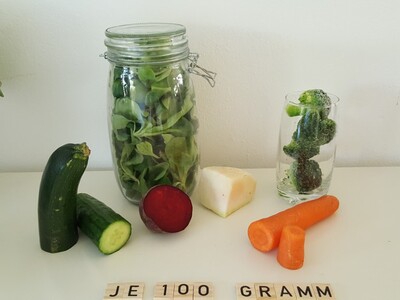 verschiedenes Gemüse, jeweils 100 Gramm von Zucchini, Gurke, Feldsalat, Roter Bete, Kohlrabi, Brokkoli, Möhre